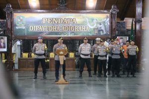 Polres Banjarnegara Apel Pasukan Pengamanan Malam Pergantian Tahun Baru 2024