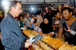 Jelang pergantian tahun, Jokowi beli temulawak dan jajanan di Surakarta