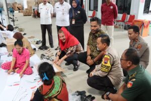 Sambang Gudang KPU Logistik, Polrestabes Semarang Awasi Ketat Pelipatan Surat Suara