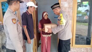 Door To Door, Polsek Rembang Gelar Jum’at Curhat Dan Bagi Bansos