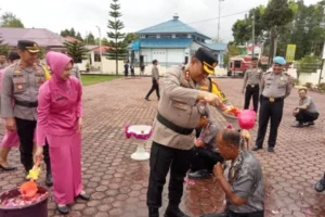 Belasan Personel Polres Humbahas Terima Kenaikan Pangkat