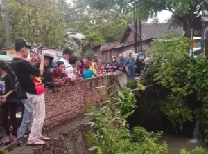 Terpeleset, Bocah SD Hanyut di Aliran Kali Wonotingal Semarang