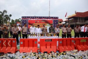 Sebanyak 2004 Botol Miras Dimusnahkan Polres Batang