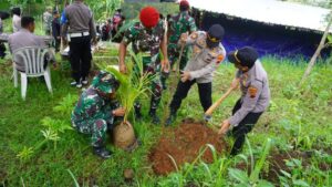 Colling System Pemilu Damai, TNI-Polri Sukoharjo Karya Bakti dan Pengobatan Gratis