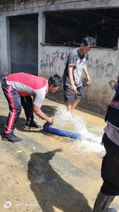 Sinergitas TNI-Polri, Kapolsek Sukolilo Pimpin Kerja Bakti Bersihkan Sungai Ploso Kuning Pasca Banjir Bandang