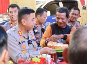 Ngobrol Bareng Kamtibmas, Kapolres Barsel Jum’at Curhat Bersama Warga Di Pasar Beringin