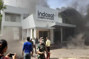 Diduga Bermula dari Korsleting Listrik, Gedung Indosat di Semarang Dilahap si Jago Merah