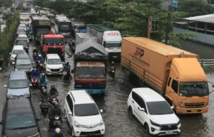 Hujan Deras, Jalan Sepanjang Exit Tol Kaligawe hingga RSI Sultan Agung Semarang Terendam Banjir, Begini Kondisinya