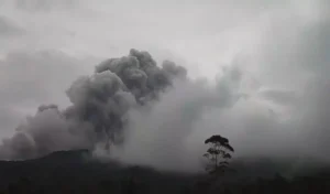 Boyolali Diguyur Hujan Abu Akibat Erupsi Gunung Merapi