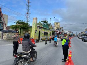 H+2 Lebaran, Personil Pos Pam Doloksanggul Humbahas Laksanakan Pengaturan Lalin