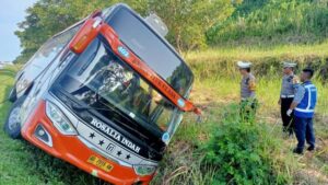 Kecelakaan Bus Rosalia Indah di Tol Batang, Sopir Alami “Microsleep” karena Kelelahan