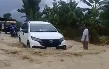 Hujan Deras Sejak Siang, Banjir Kepung Rembang