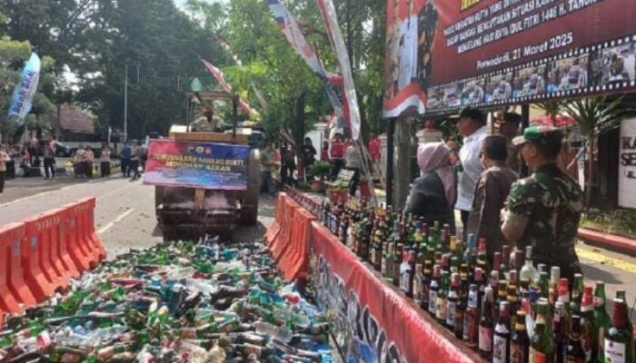 Jelang Lebaran 2025, Polres Grobogan Musnahkan Ribuan Botol Berisi Miras Hasil Operasi Pekat