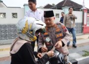 Promosikan Mudik Aman, Kapolres Wonogiri Sosialisasi Layanan 110 di Jalan