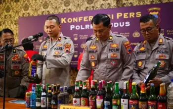 Jelang Lebaran, Polres Kudus Sita 113 Botol Miras dari 70 Kasus