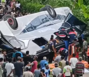 Detik-detik Kecelakaan Bus New Shantika Terjun Bebas dari Jalan Tol Pemalang, Sopir Diduga Ngantuk