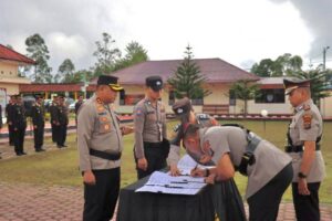 Polres Humbahas Gelar Upacara Serijab Wakapolres dan Lima PJU