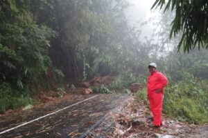 Jalur Dieng via Banjarnegara Lumpuh Total usai Tertutup Longsor