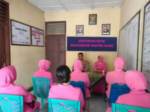 Polsek Sluke Polres Rembang Beri Edukasi Larangan Knalpot Brong Kepada Keluarga Anggota Polri