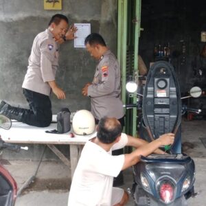 Sat Binmas Polres Rembang Sosialisasi Larangan Penggunaan Knalpot Brong di Bengkel Penjual Knalpot