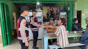 Sambil Santai, Anggota Polres Humbahas Beri Edukasi Kamtibmas ke Warga di Beberapa Objek Wisata