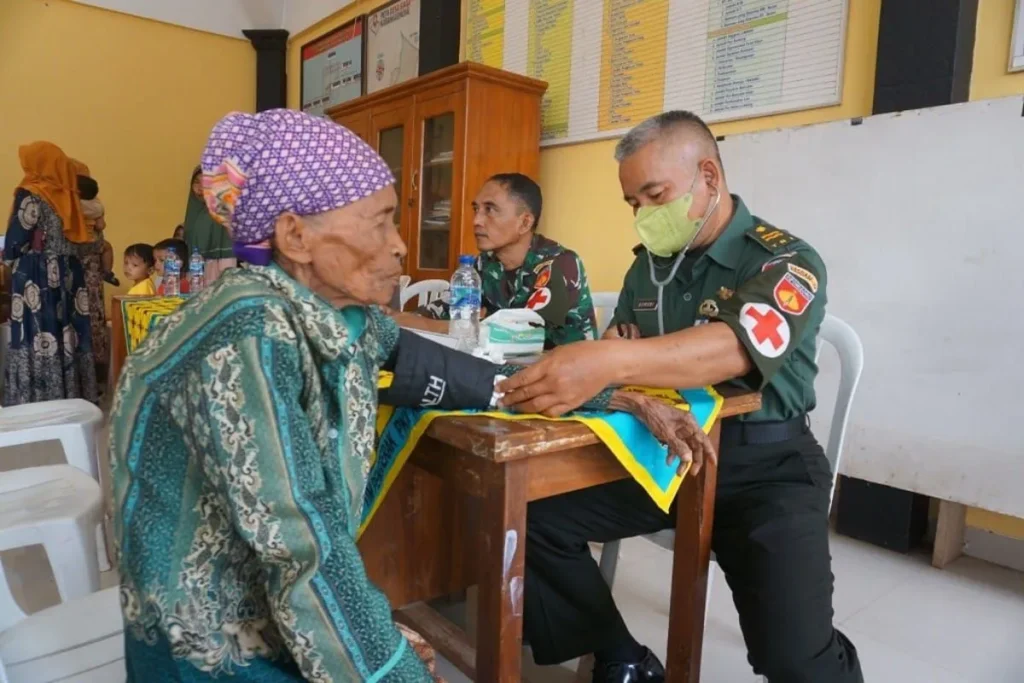 Kodim – Polres Batang selenggarakan layanan pengobatan gratis