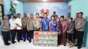 Panitia Natal Polda Jateng Sambangi Penghuni Panti Asuhan dan Pengurus Gereja