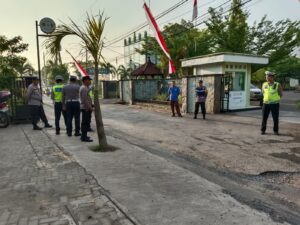 Dana Baznas dan Kemenag Salurkan Bantuan pada Yatim Piatu dan Penerima Bedah Rumah