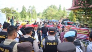 Dipimpin Kapolres, Personil Polres Lamandau Amankan Demo Petani Perkebun