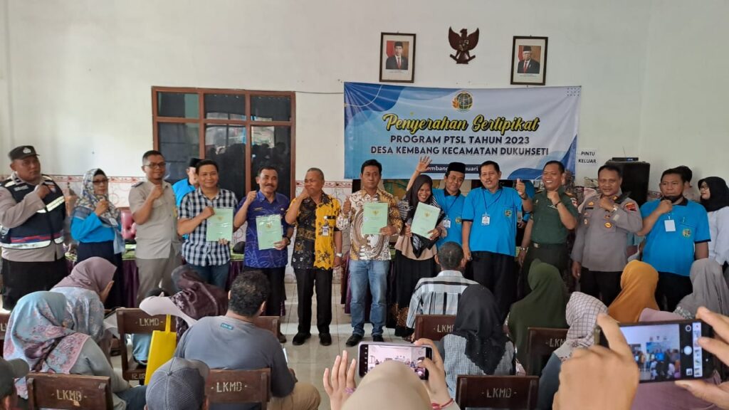 Badan Pertanahan Nasional Kabupaten Pati Bagikan Sertifikat PTSL