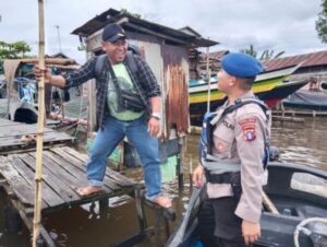 Personel KP XVIII-1022 Terjun Langsung Menyambangi Warga Pesisir Beri Himbauan