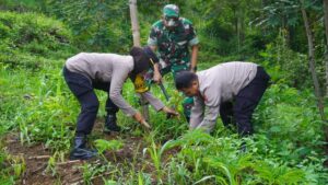 Colling System Pemilu Damai, Polri-TNI di Sukoharjo Karya Bakti dan Pengobatan Gratis