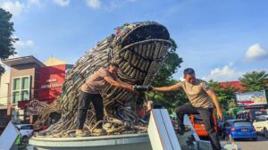 Ide Unik: Monumen Bandeng di Alun-Alun Pati Terbuat dari 4.031 Knalpot Brong