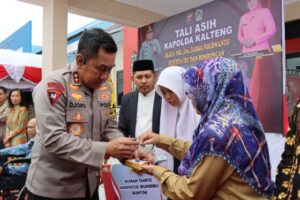 Kapolda Kalteng Beri Tali Asih Personel Polres Barsel yang Sakit, Purnawirawan, Warakauri dan Para Tokoh