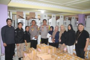 Cek Keamanan Logistik Pemilu 2024, Kapolda Kalteng Kunjungi Kantor KPU Barut