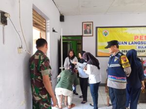 Bhabinkamtibmas dan Babinsa Desa Dengkek Monitoring Posyandu Sub PIN Polio