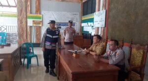 Wujudkan Pemilu Damai, Bhabinkamtibmas Desa Winong Himbau Warga