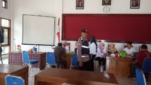 Bhabinkamtibmas Polsek Batangan Lakukan Pendampingan Posbindu Lansia di Desa Raci