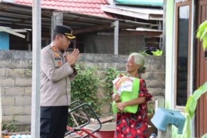 Kapolres Barsel Tinjau Pemukiman Warga Terdampak Banjir dan Beri Bansos