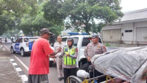 Aksi Sosial Satlantas Polresta Pati, Nasi Kotak untuk Tukang Becak dan Ojek