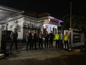 Personel Satgas Kamseltibcar Siaga di Ruas Jalan Penting Menuju Pusat Pemilu