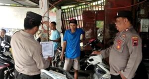 Kunjungi Bengkel, Bhabinkamtibmas Polres Sukoharjo Edukasi Larangan Knalpot Brong