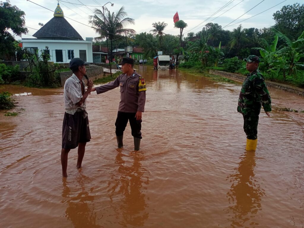 Luapan Sungai Krenen, Jalan Raya Tayu – Puncel Terendam Air 150 Meter