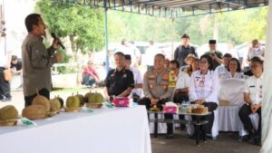 Bersama Unsur Forkopimda, Kapolres Lamandau Hadiri Kontes Durian