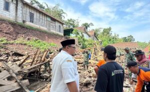 Hujan Deras Akibatkan Longsor di Sale