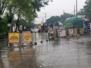 Ini Penjelasan Pelaksana Soal Perbaikan Saluran Air di Pantura Semarang Bikin Macet