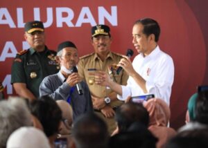 Presiden Jokowi Serahkan Beras Bantuan Pangan kepada 1.000 KPM di Cilacap