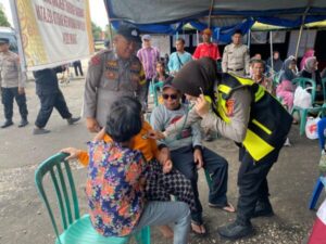 Peduli Korban Banjir, Rumkit Bhayangkara Polda Kalteng Mitigasi Kesehatan Warga Barsel & Mura