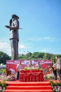 Kapolda Jawa Tengah Resmikan Monumen Patung Hoegeng