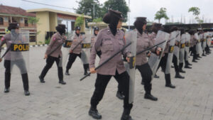 Polres Sukoharjo Gelar Latihan Dalmas untuk Para Polwan